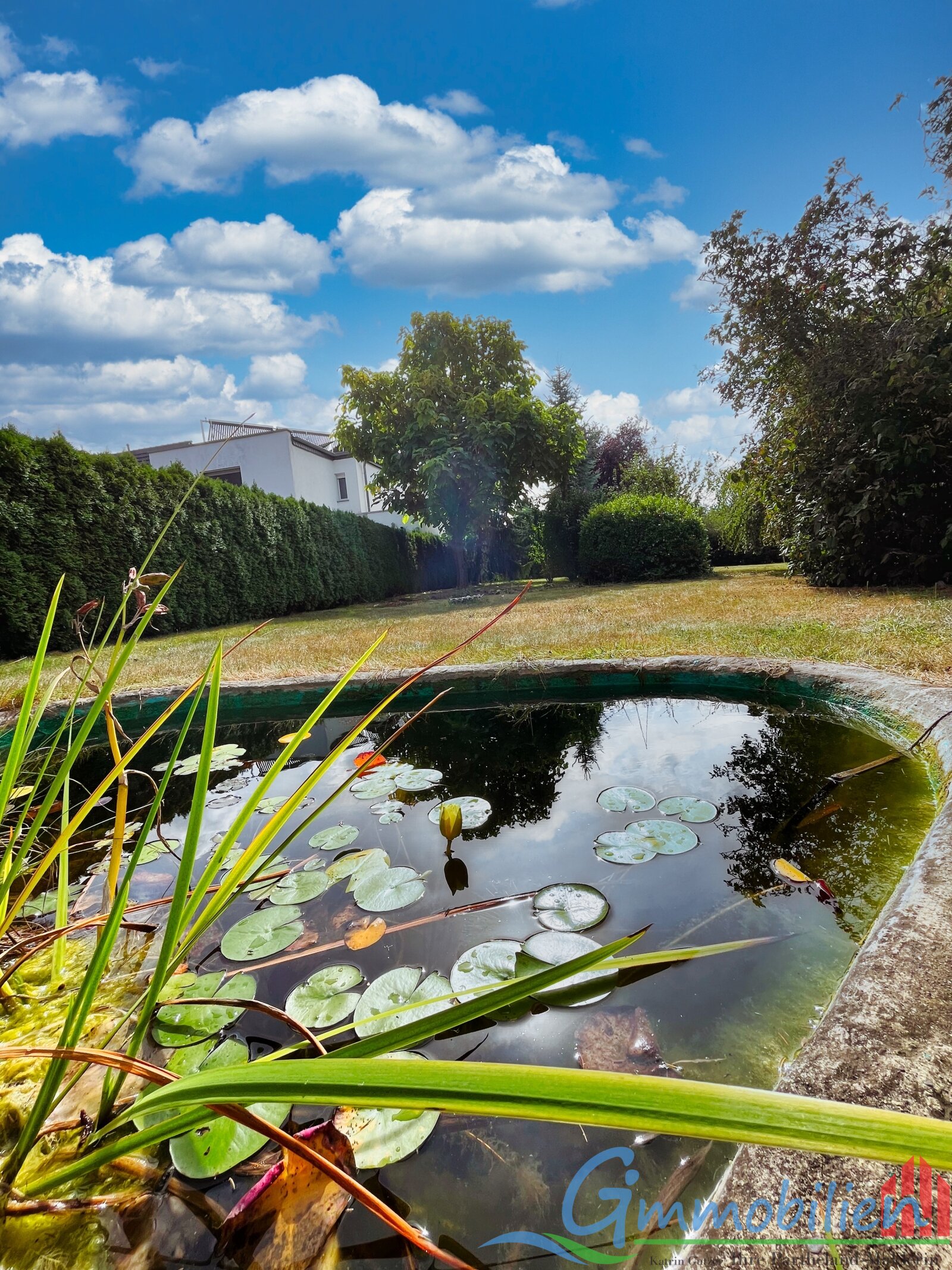 kleiner Teich mit Blick zu Ihrem zukünftigen Haus