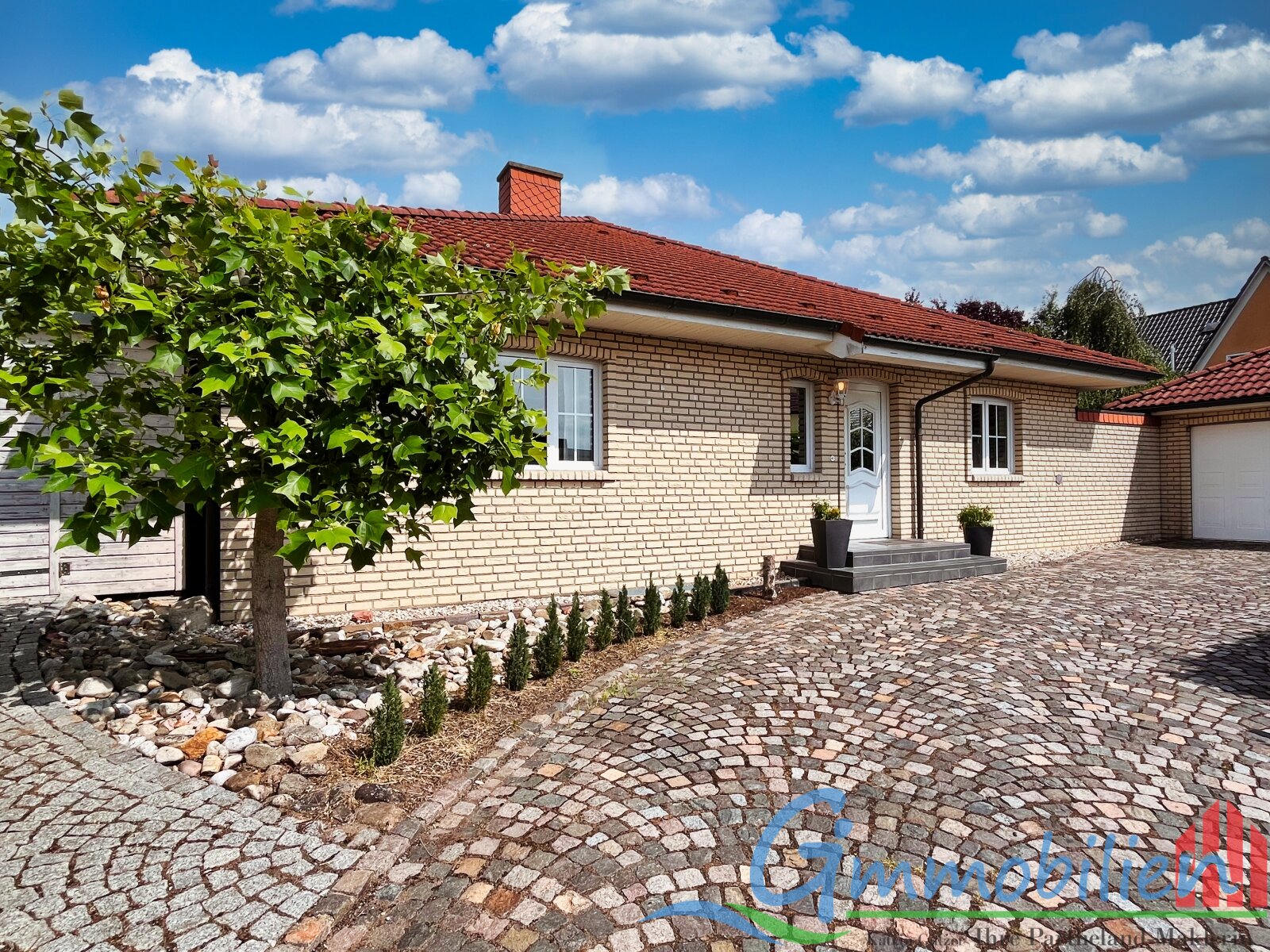 VERKAUFT-Schöner Bungalow mit Pool in Brandis, vollständig unterkellert mit Fußbodenheizung VERKAUFT-Schöner Bungalow mit Pool in Brandis, vollständig unterkellert mit Fußbodenheizung